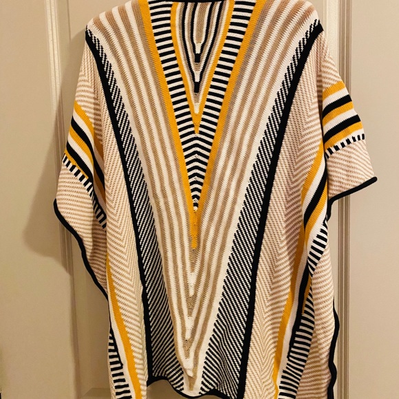 Trina Turk Women’s Tyla Poncho in Toucan Print in Size xsmall/Small - Picture 4 of 5